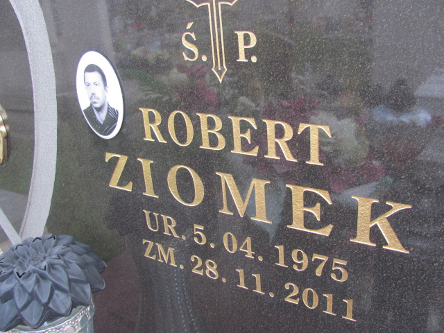 Robert Ziomek 1975 Szydłowiec - Grobonet - Wyszukiwarka osób pochowanych