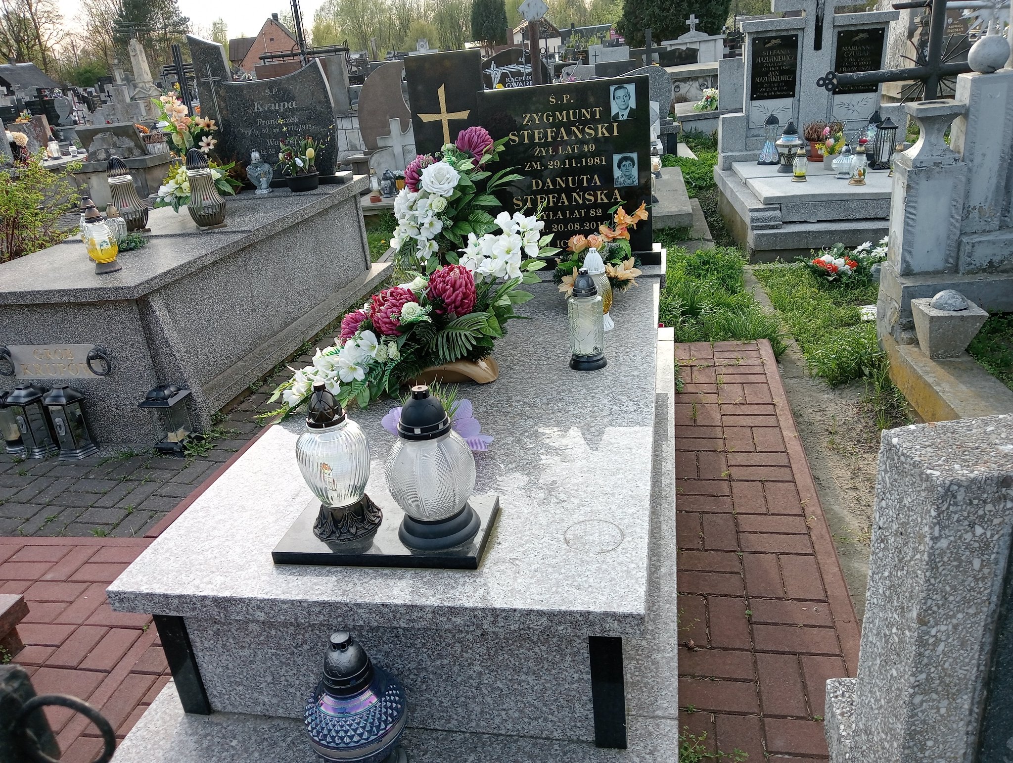 Grób Danuta Stefańska